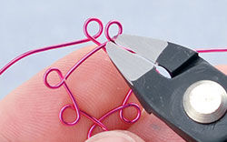 Wire cutter trimming wire